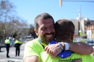 Los abrazos en meta saben a gloria. Con Victor Nieto.