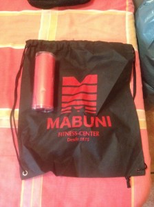 TOALLA DE GYM Y LA CLASICA BOLSA. SEGURO NO TENEIS NINGUNA...;)