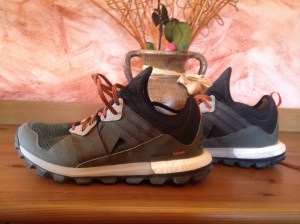 No son las zapatillas de trail más bonitas pero el calcetín de neopreno es una gran idea. Y el Boost me gusta.